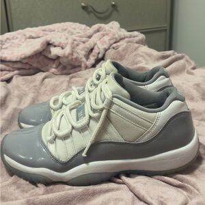 Jordan 11 Retro Low Cement Grey